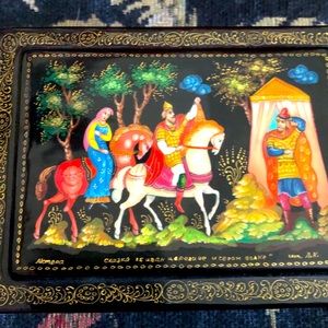 Camelot  jewelry or charm box‼️Black lacquer lovely design bright vibrant colors